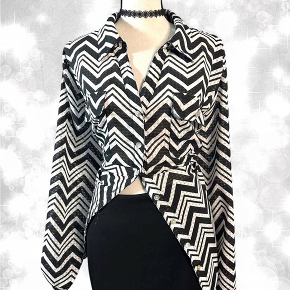 Kim Rogers Tops - Chevron Patterned Black and White Long Sleeve Button Up Top